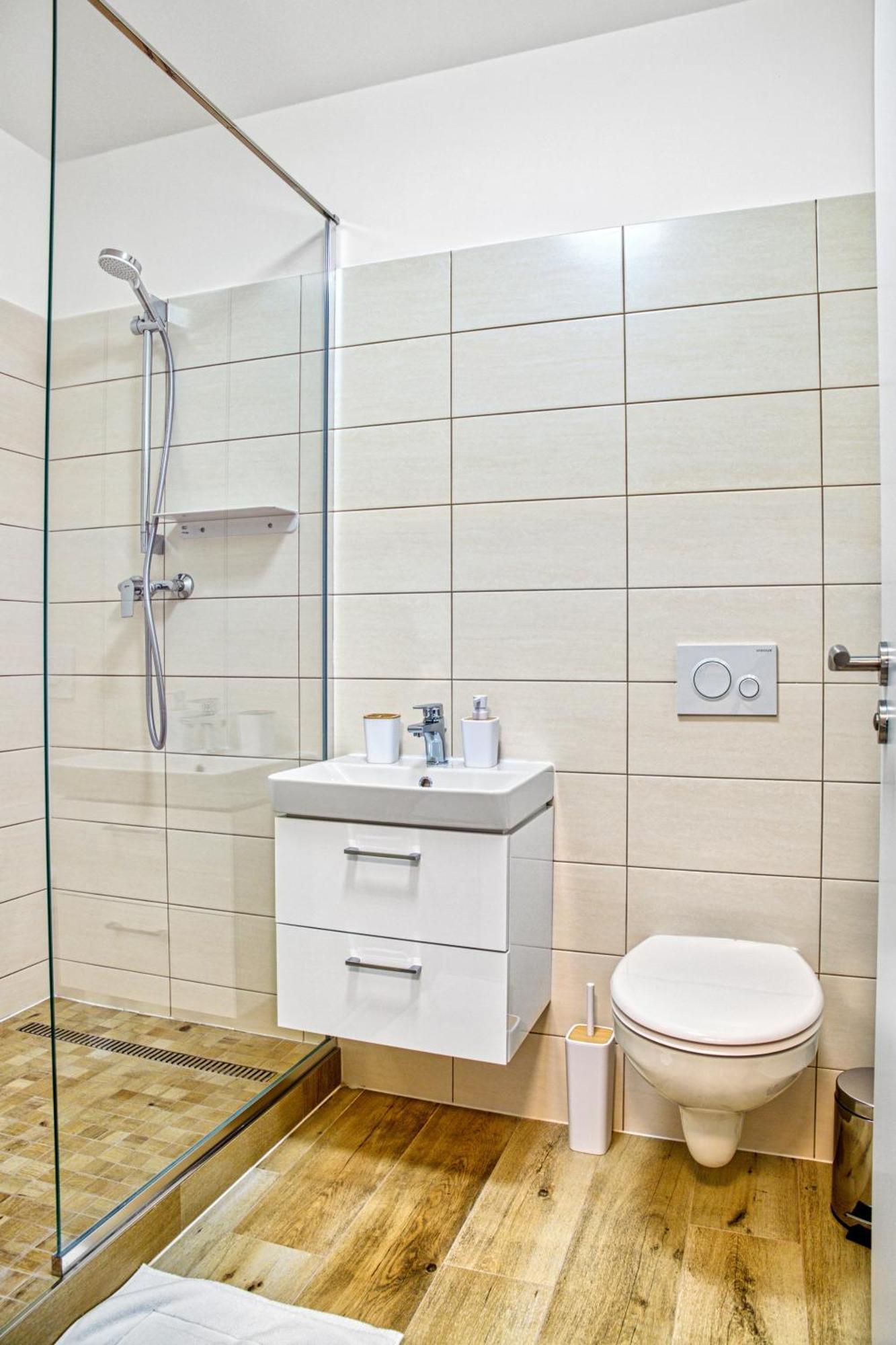 Hotel A Restaurace Ruze Podborany Экстерьер фото