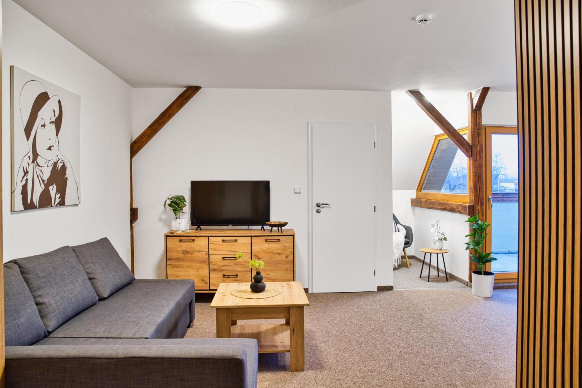 Hotel A Restaurace Ruze Podborany Экстерьер фото