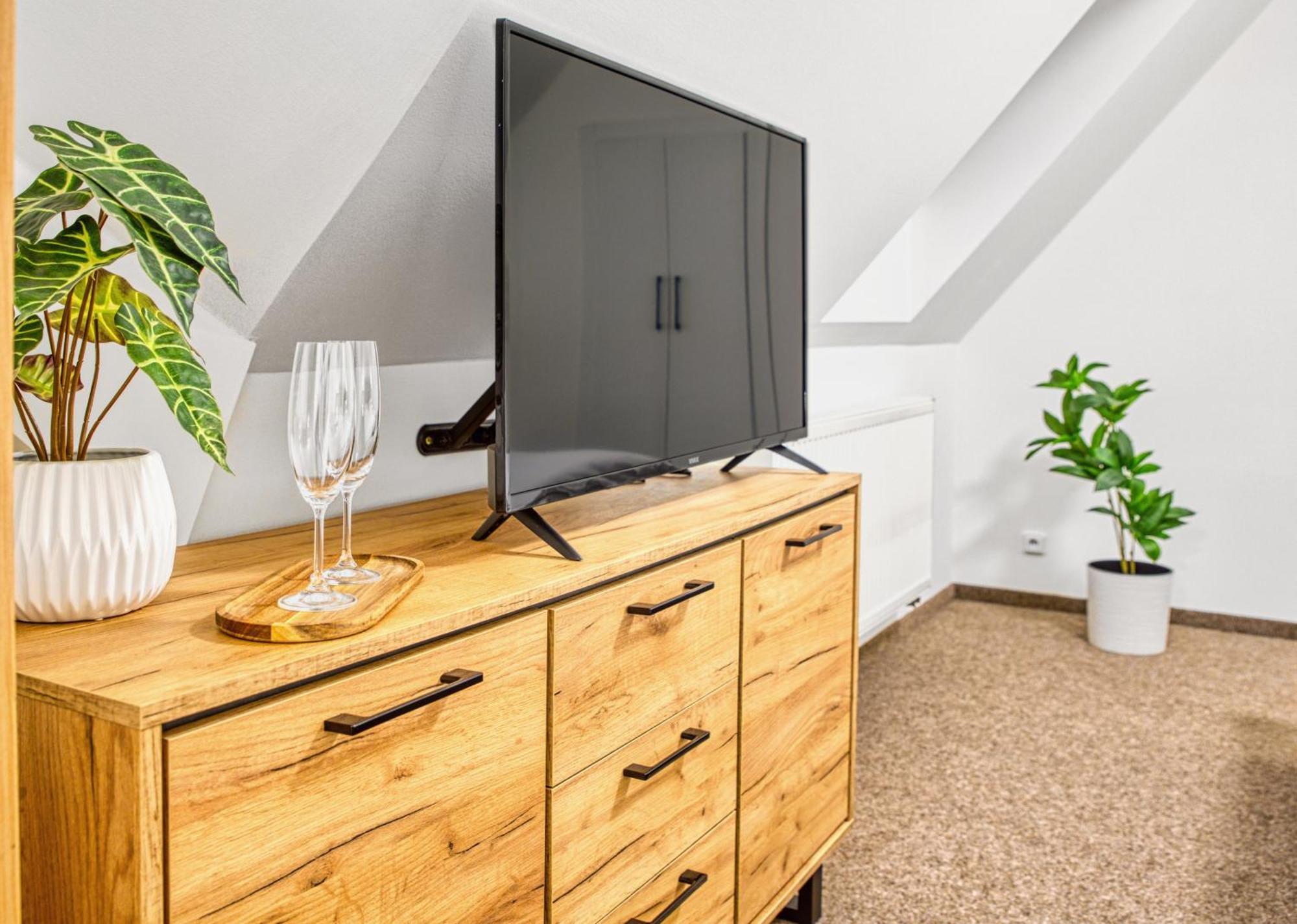 Hotel A Restaurace Ruze Podborany Экстерьер фото