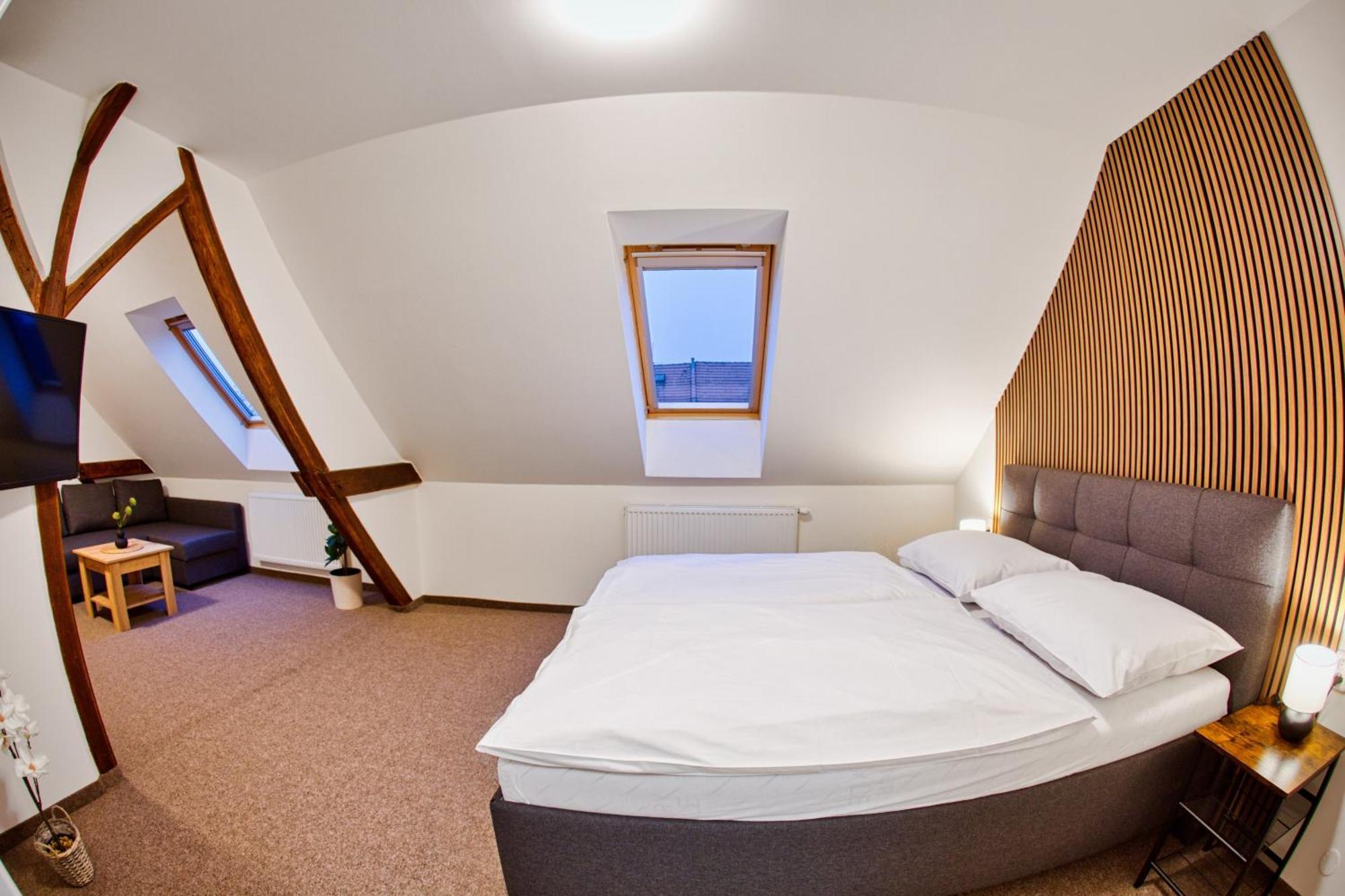 Hotel A Restaurace Ruze Podborany Экстерьер фото