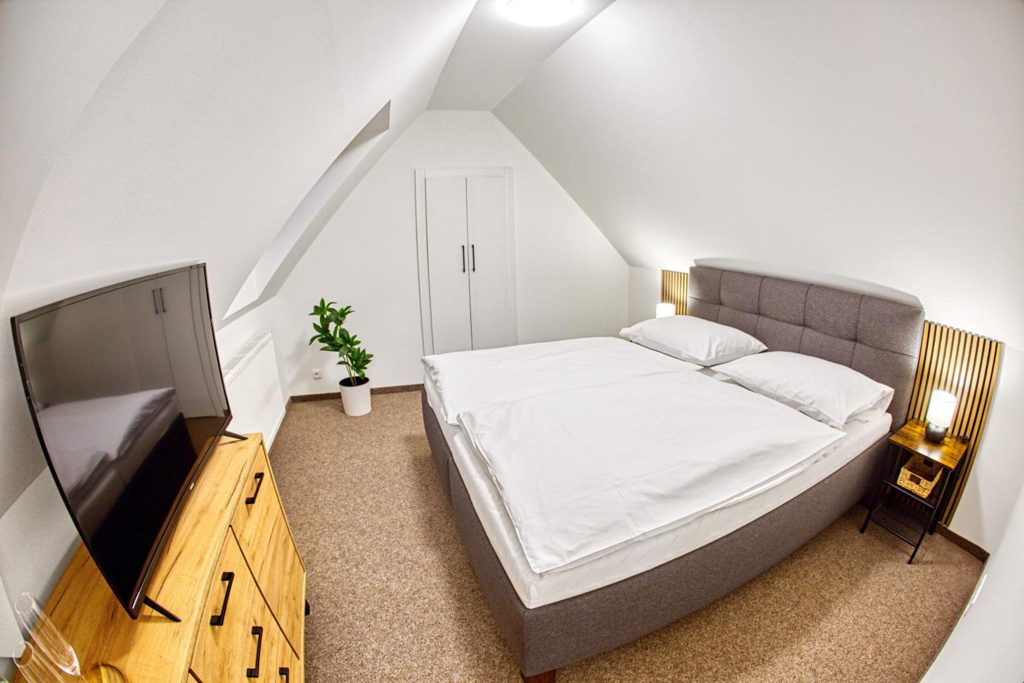 Hotel A Restaurace Ruze Podborany Экстерьер фото
