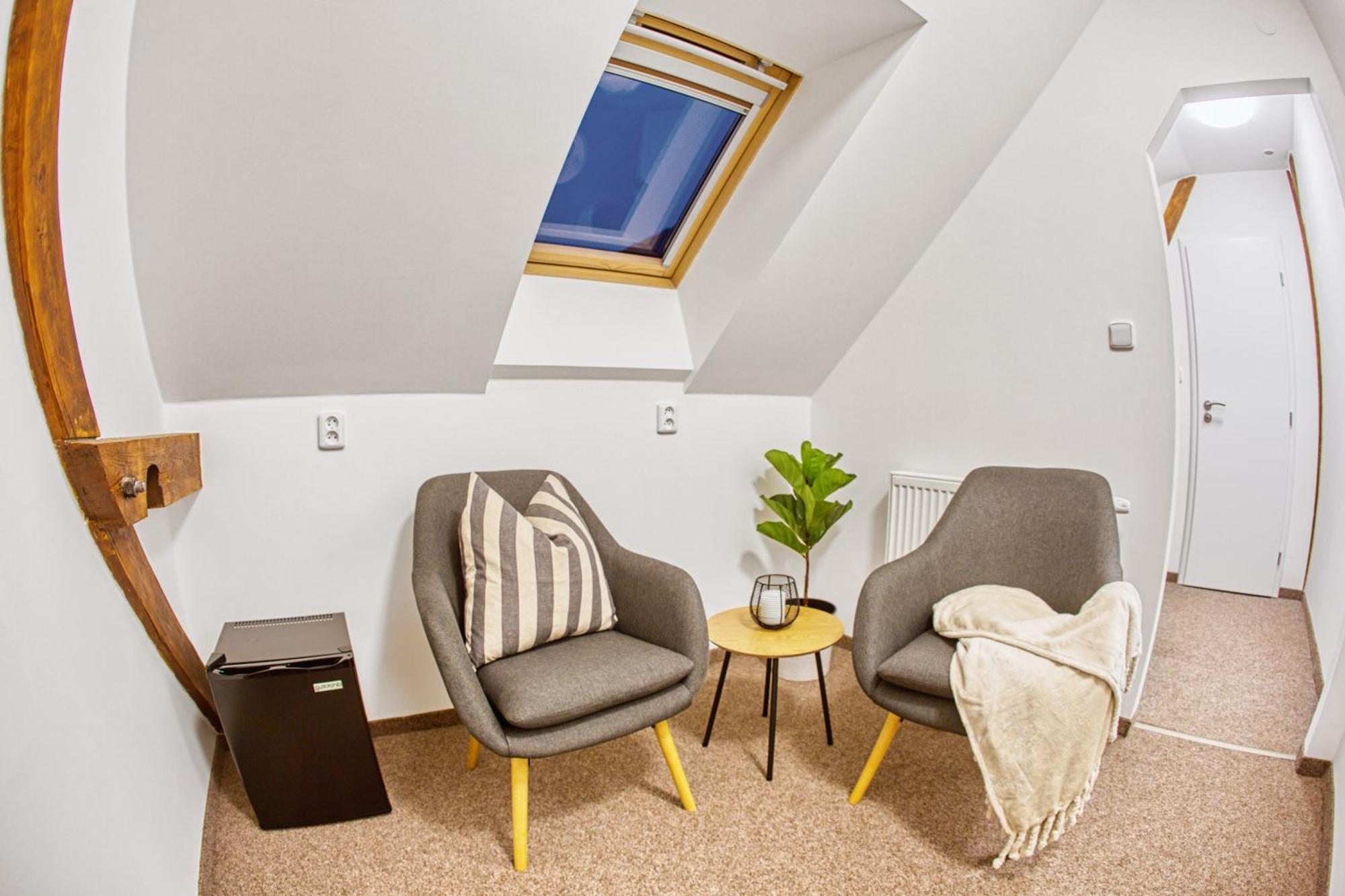 Hotel A Restaurace Ruze Podborany Экстерьер фото