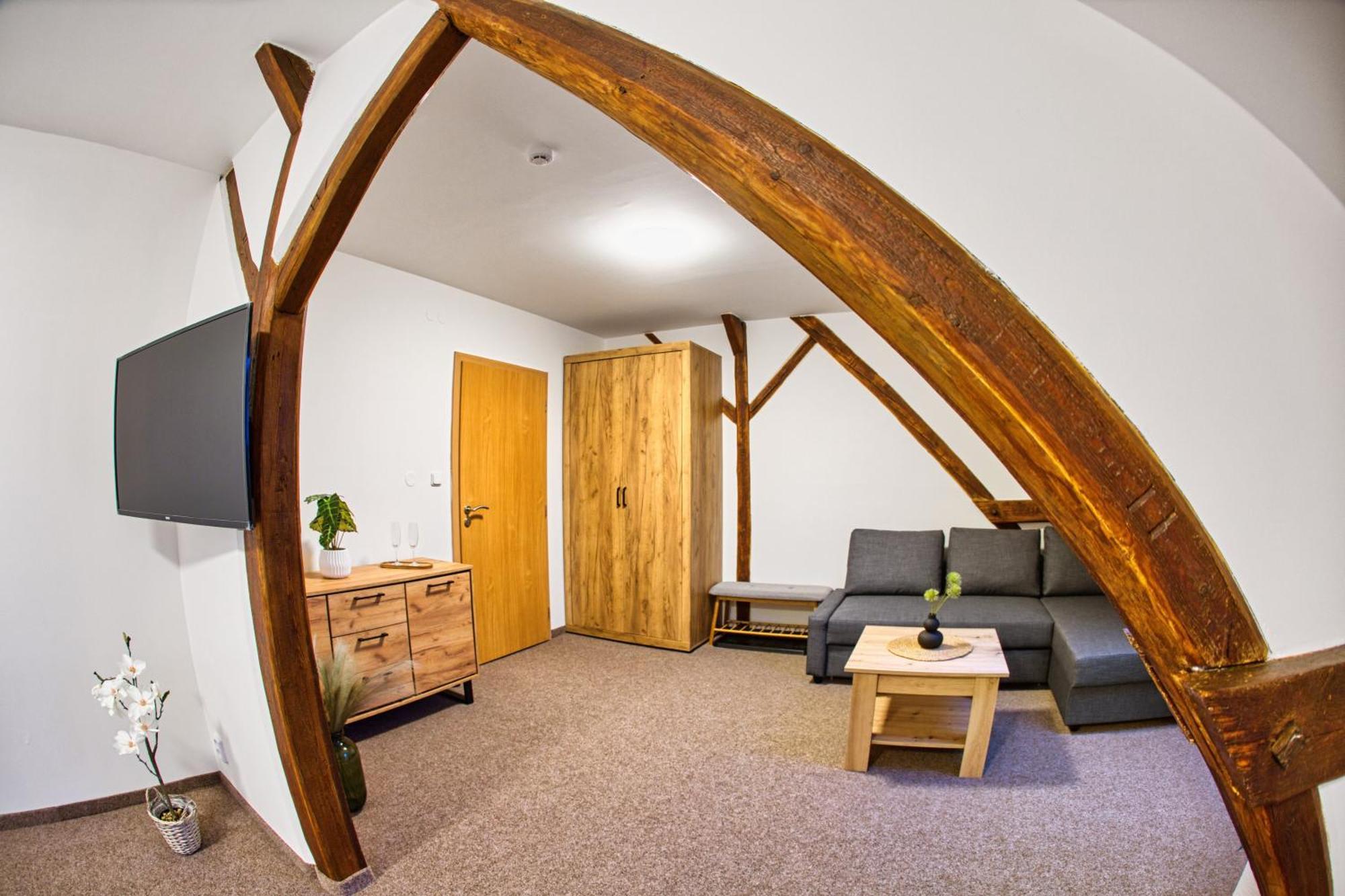 Hotel A Restaurace Ruze Podborany Экстерьер фото